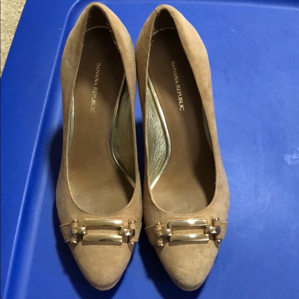 Banana Republic Suede pumps